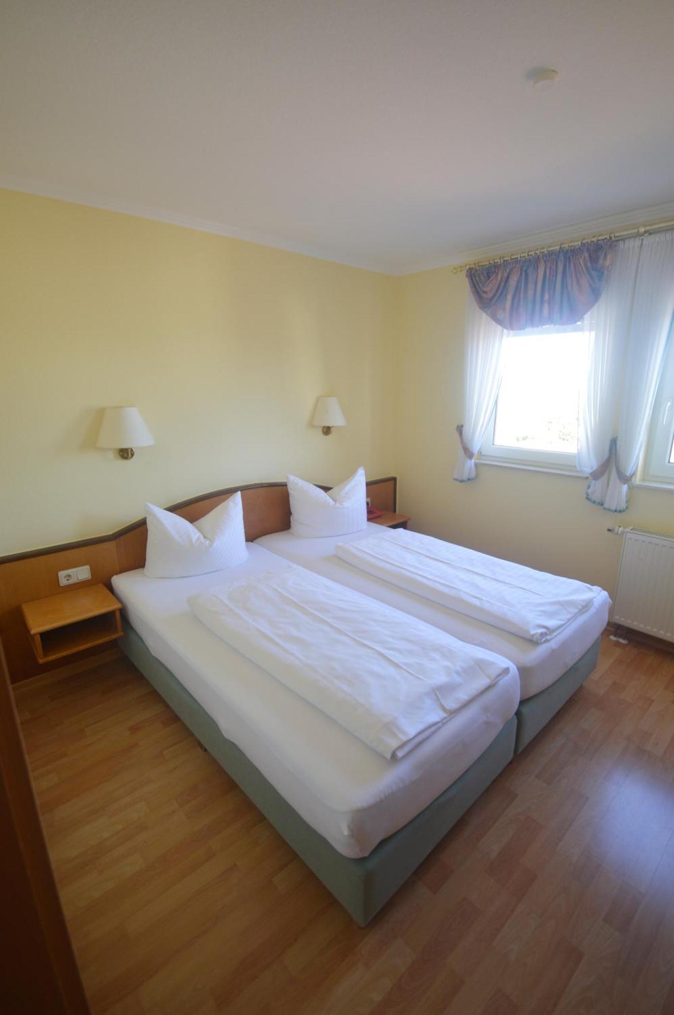 Zur Burgruine Frauenberg Hotel Ebsdorfergrund Buitenkant foto